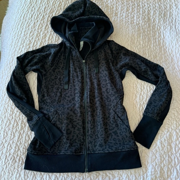 Athleta Triumph Hoodie Cheetah Leopard Print Zip Athleisure Active Black Small - Picture 4 of 12